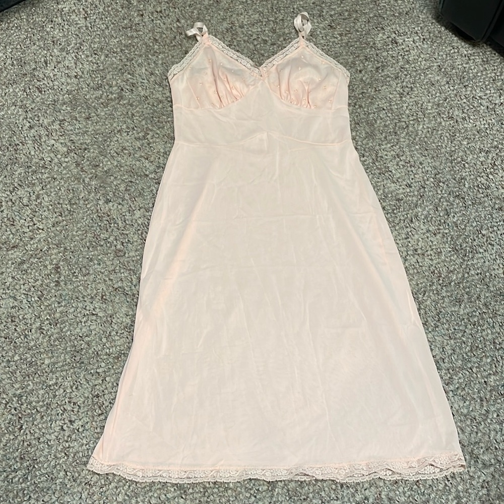 Vintage 60s blush lace trimmed slip
